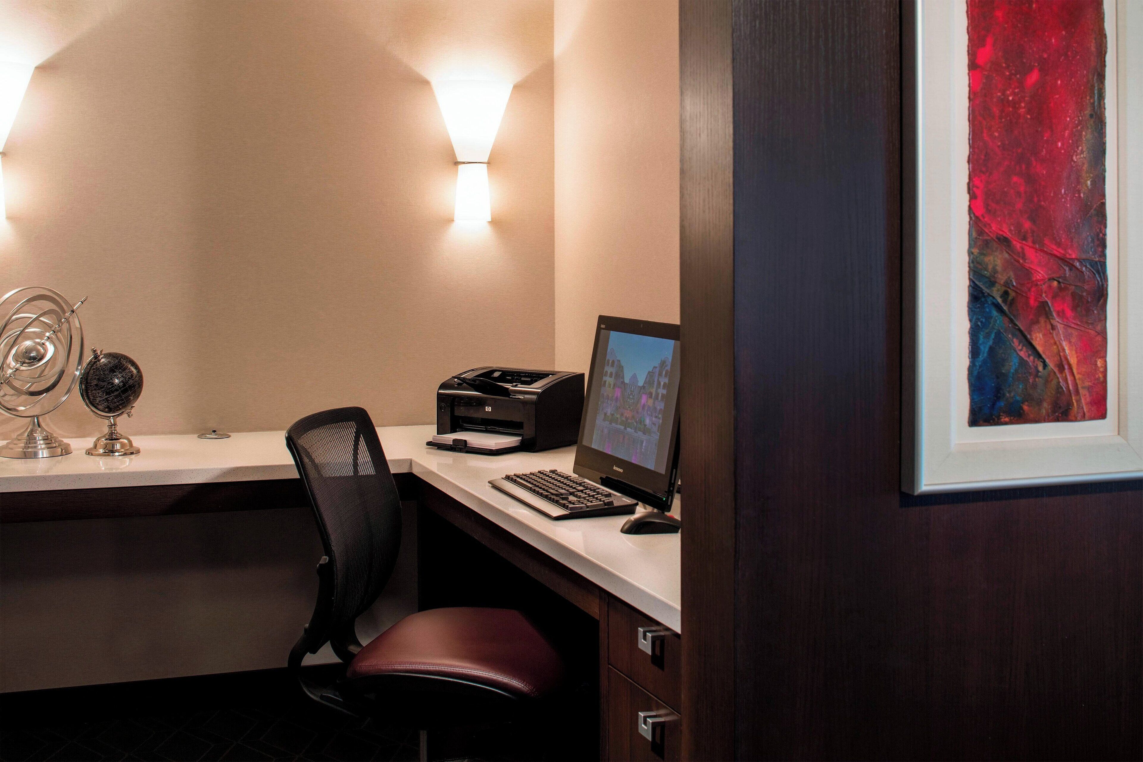 deluxe room, 1 king bed (guest, club lounge access) | lounge