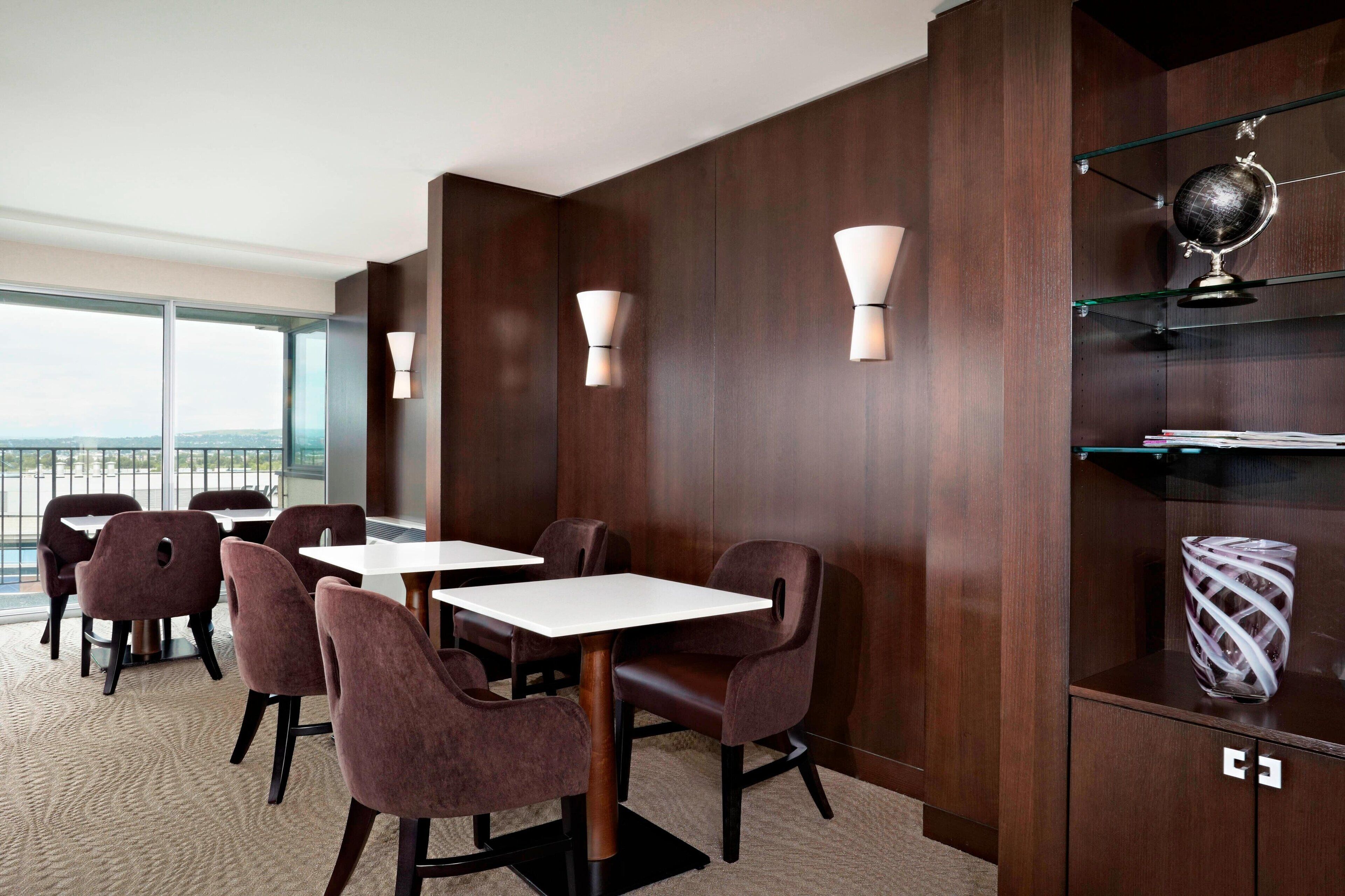 Photo - Sheraton Cavalier Calgary Hotel