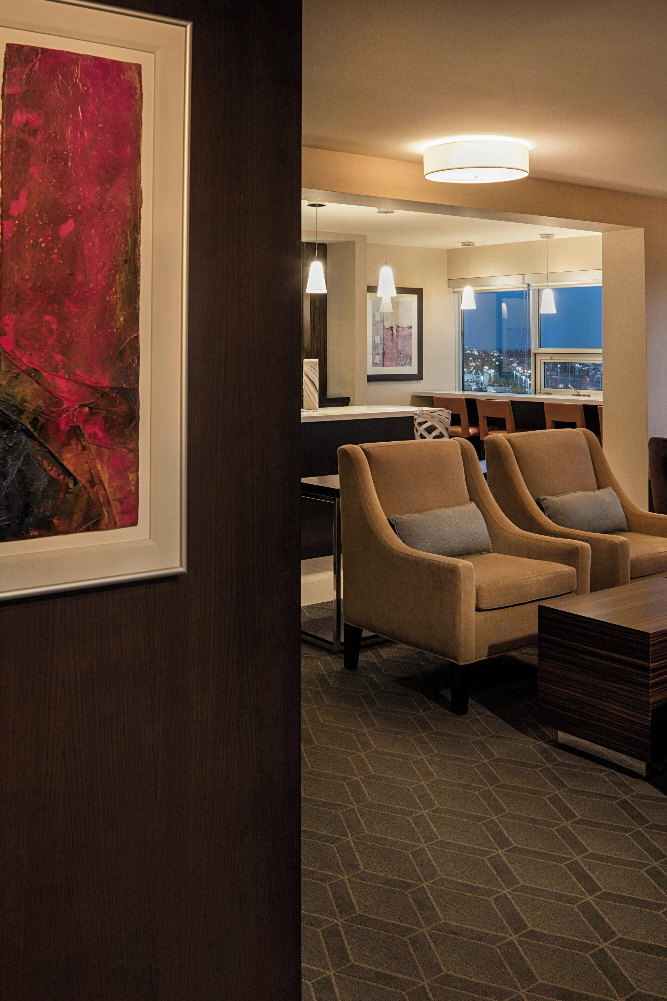 deluxe room, 1 king bed (guest, club lounge access) | lounge