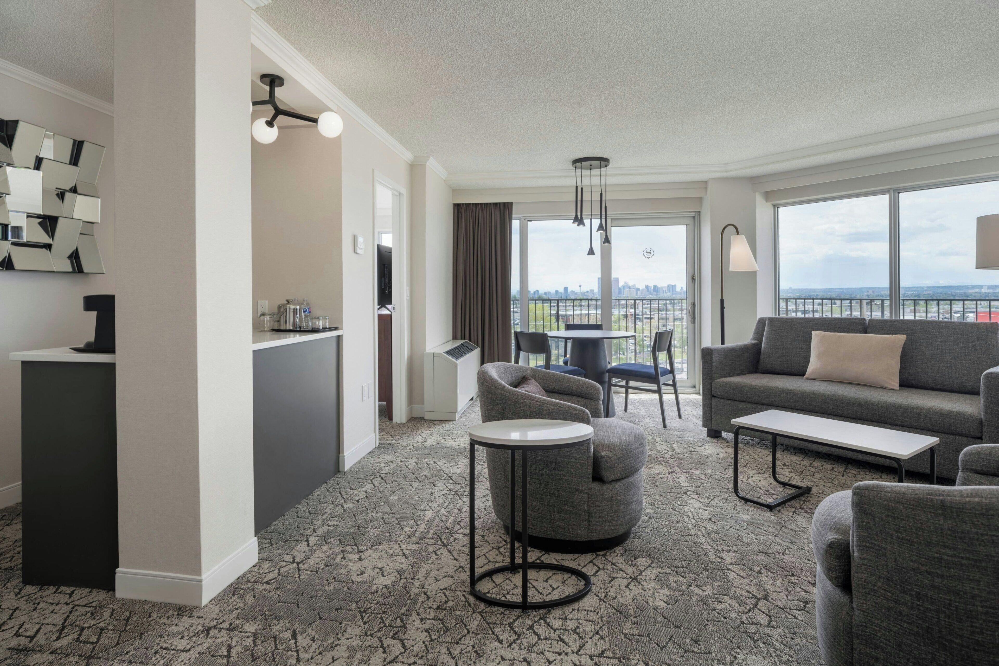 32-inch flat-screen tv with cable channels, smart tv, ipod dock