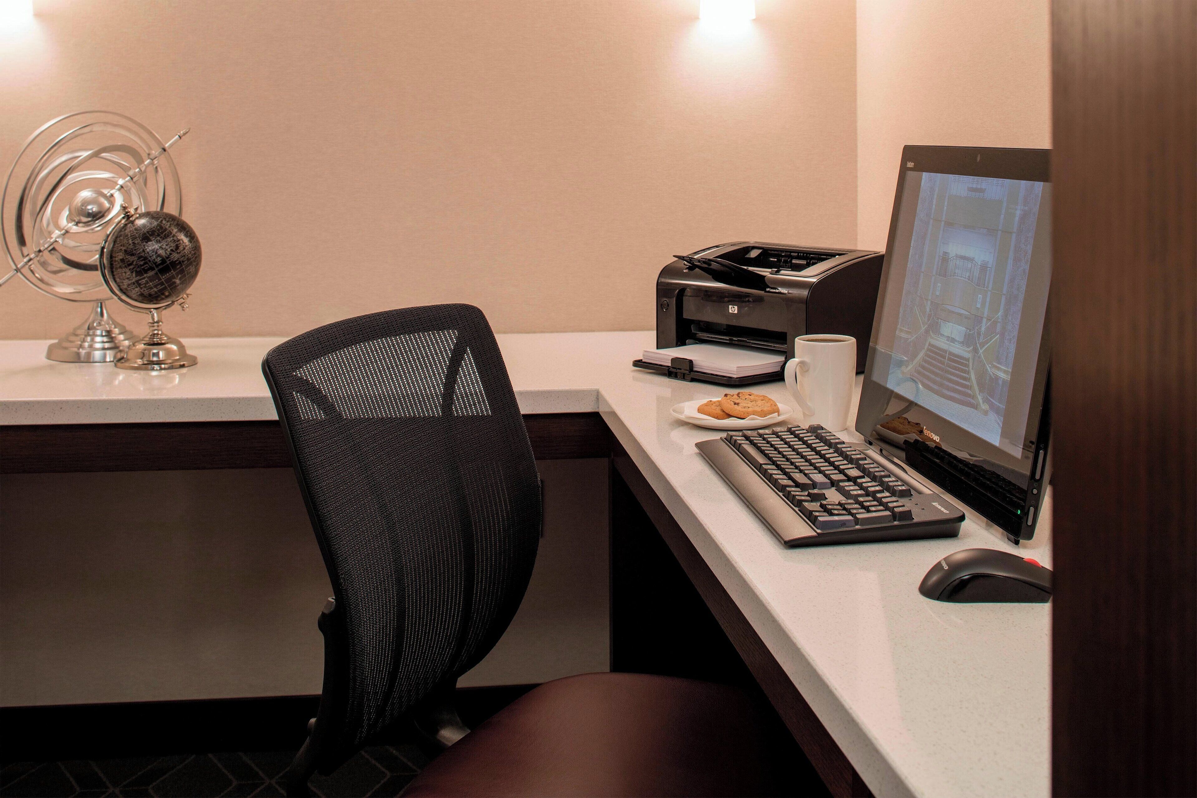 deluxe room, 1 king bed (guest, club lounge access) | lounge