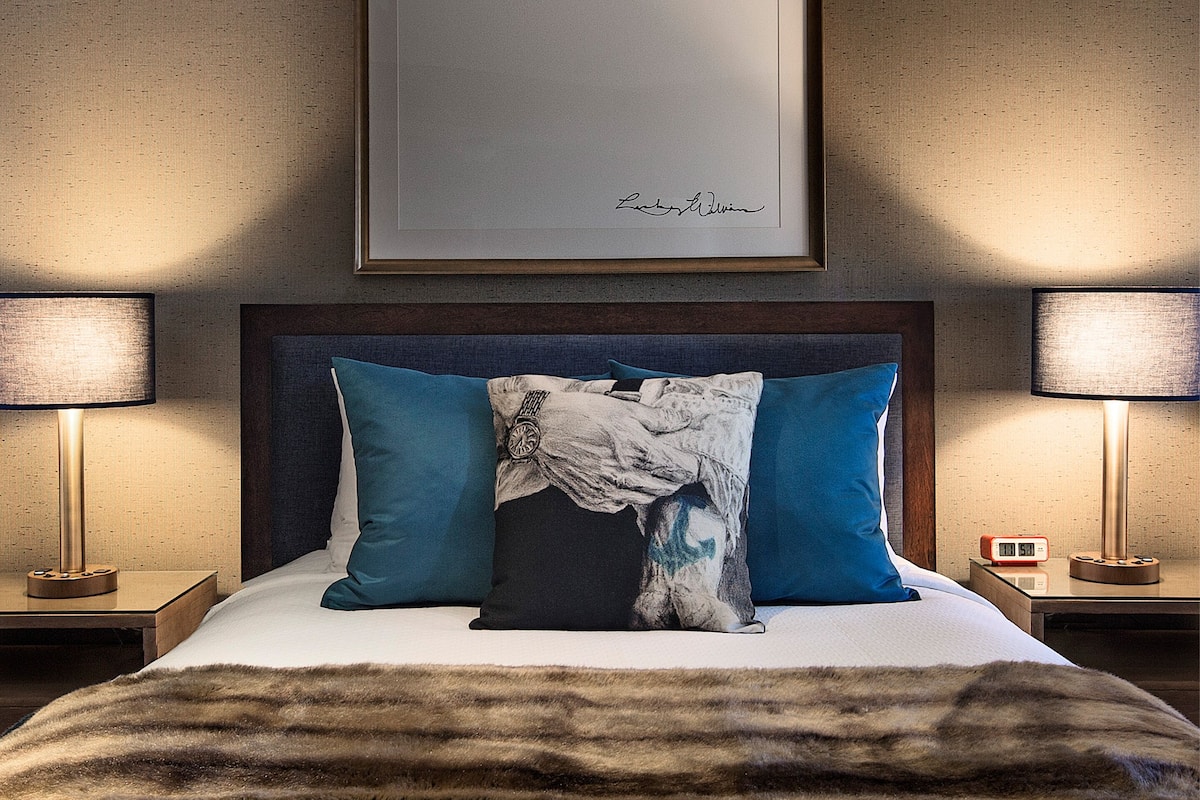 1 bedroom, premium bedding, down comforters, in-room safe