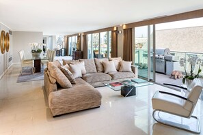 Suite, 2 Schlafzimmer, Terrasse | Wohnzimmer