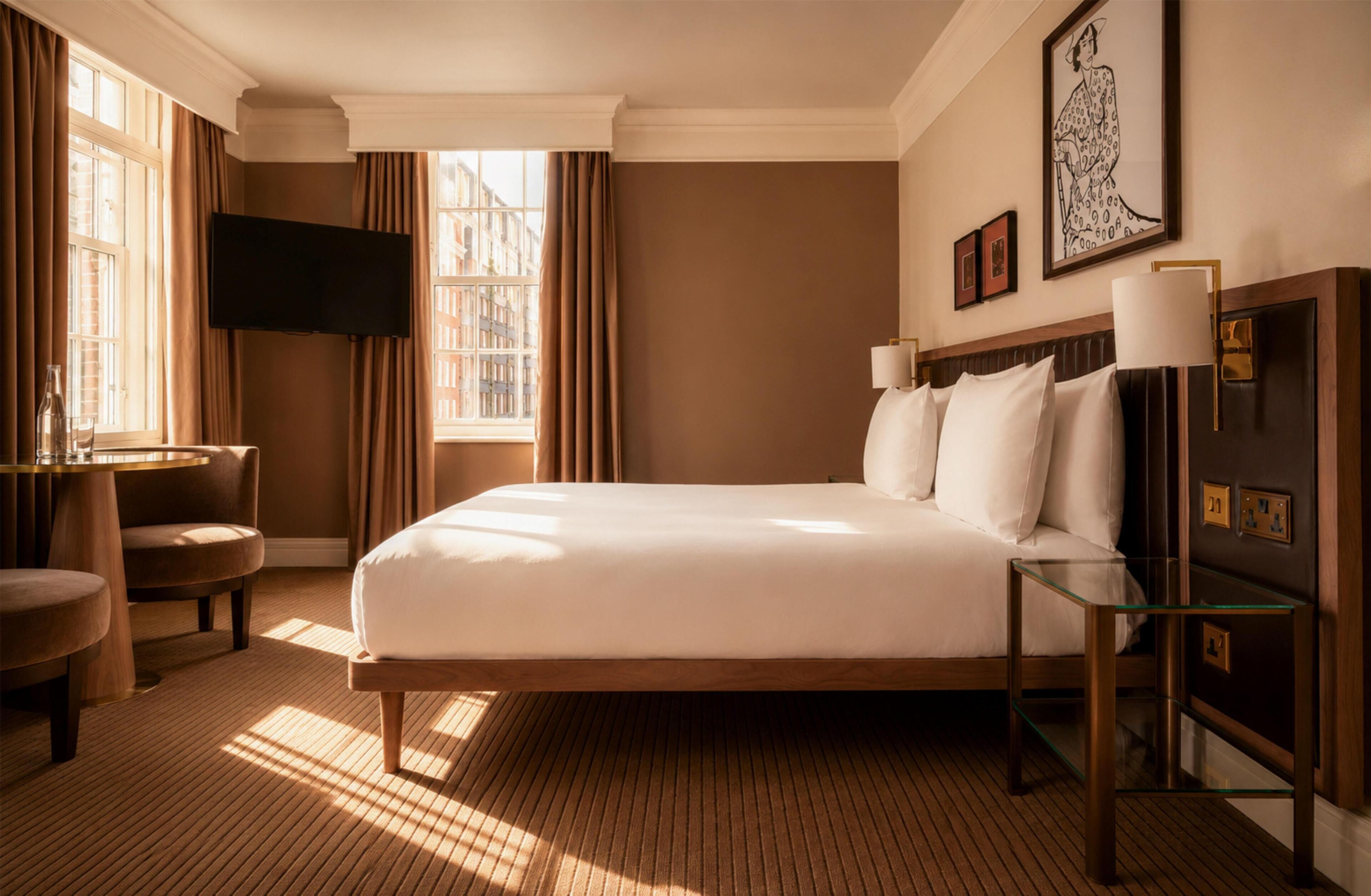 Deluxe Room (Collection) | Egyptian cotton sheets, premium bedding, in-room safe, desk