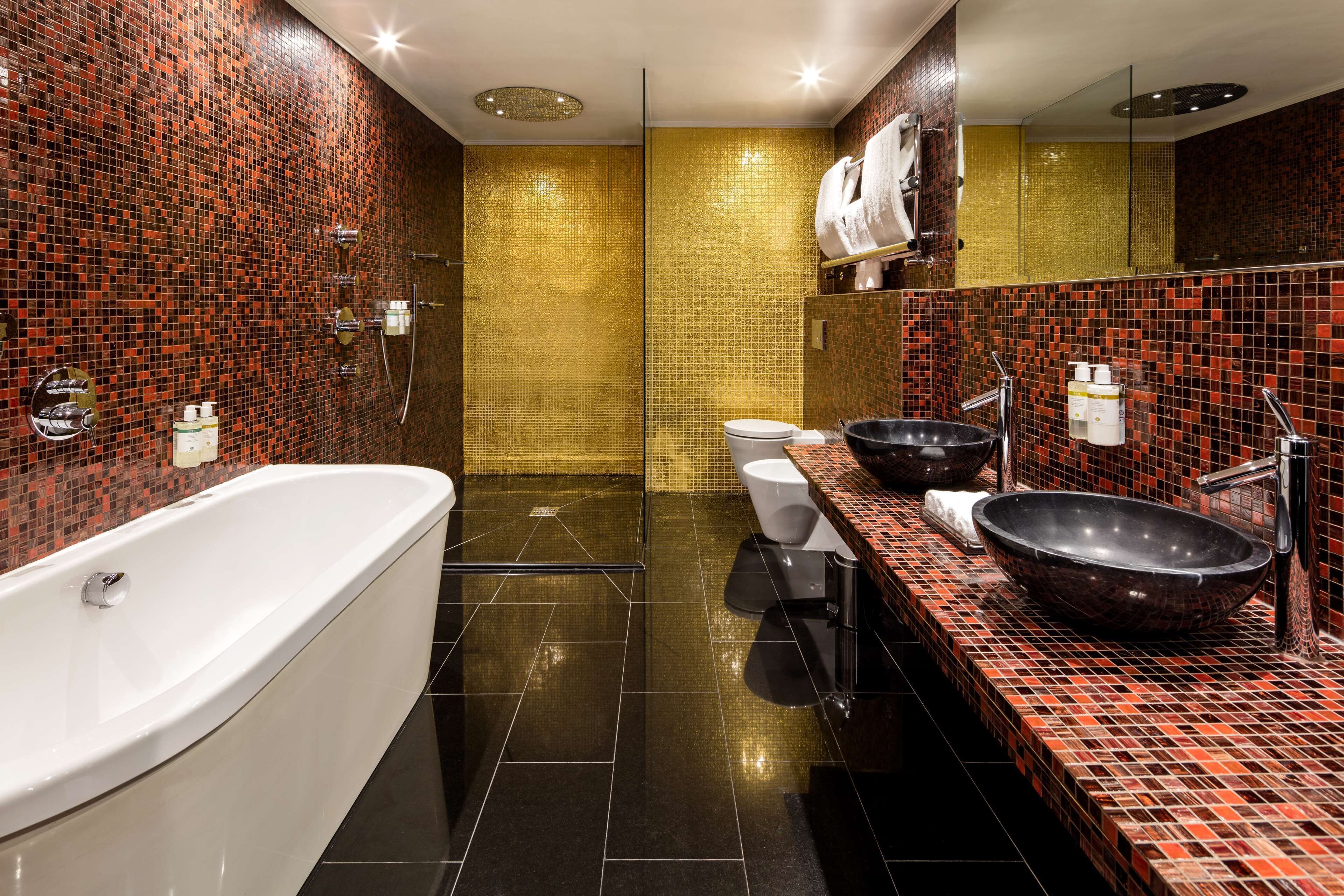 suite, 1 bedroom | bathroom | designer toiletries, hair dryer, towels