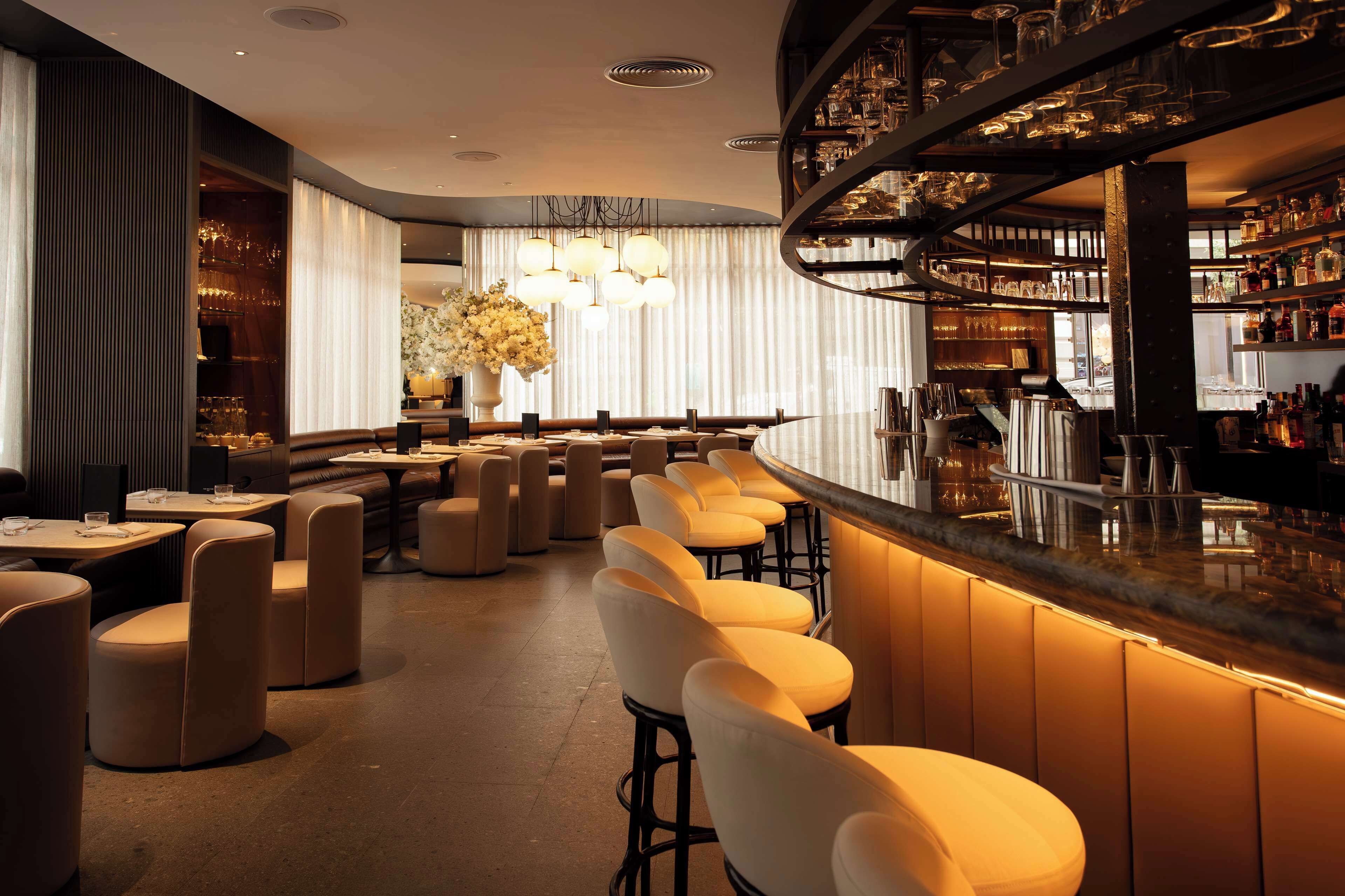 serves breakfast, lunch and brunch