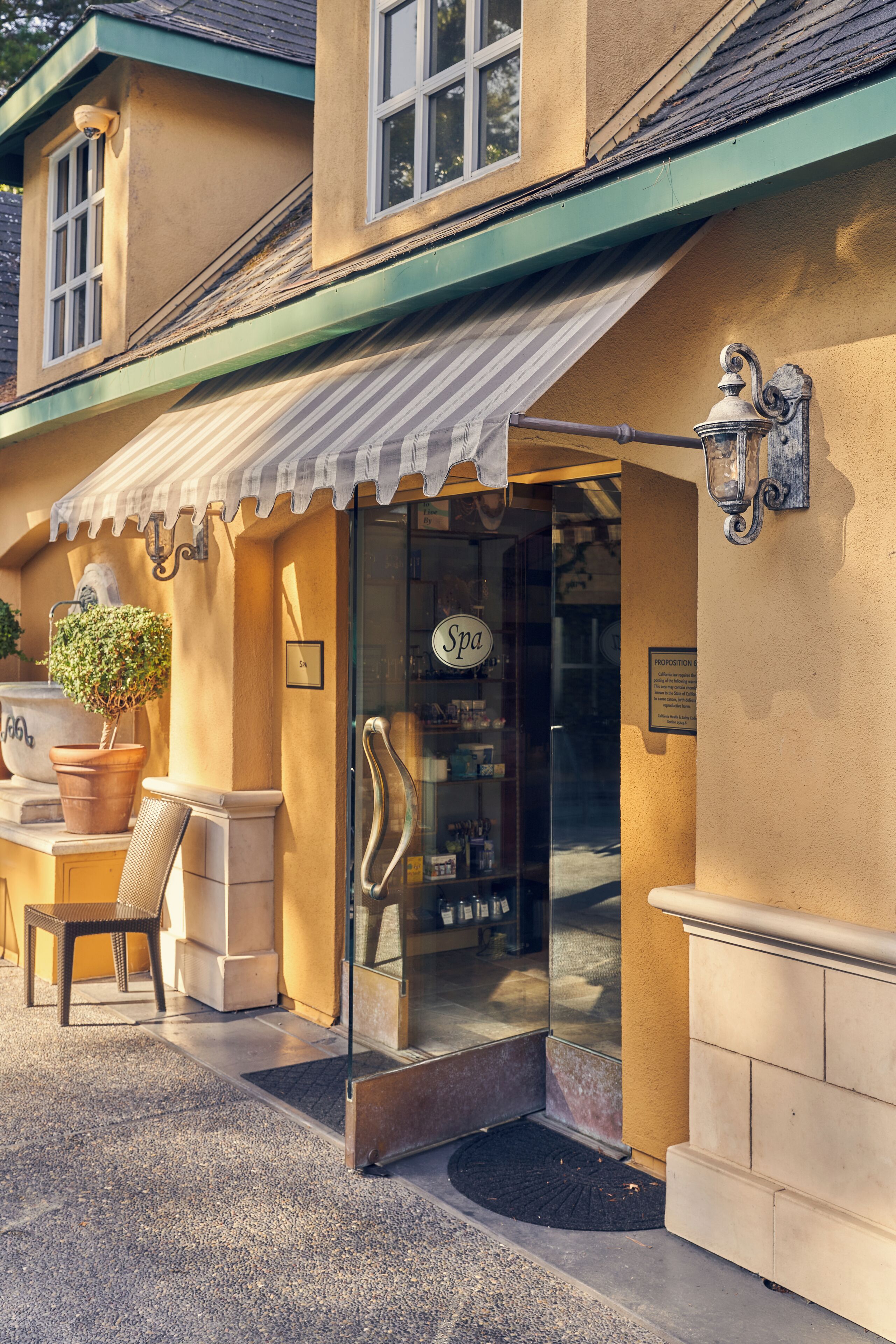 Couples treatment rooms, body treatments, aromatherapy