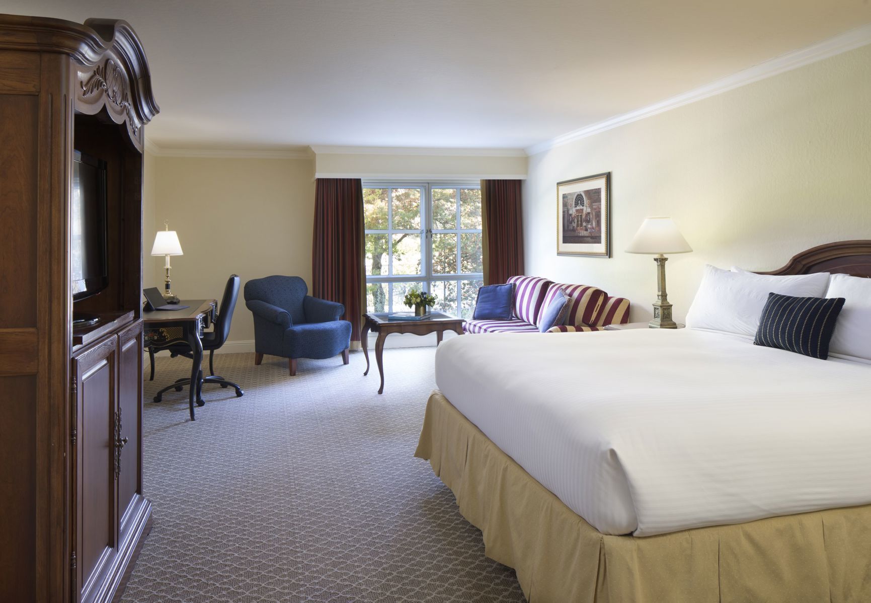 Premium bedding, minibar, in-room safe, desk