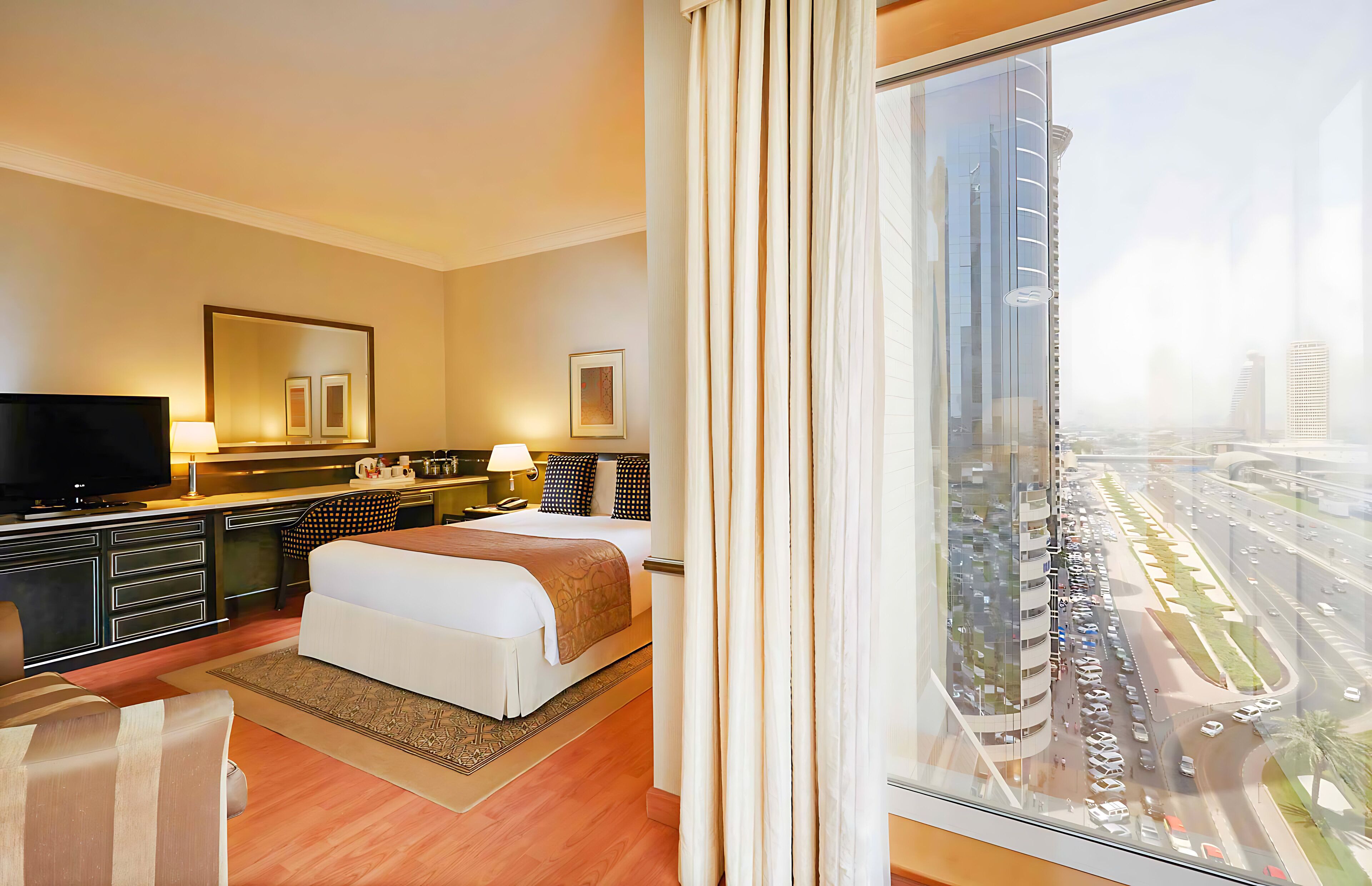 Minibar, in-room safe, individually decorated, individually furnished