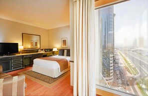 Minibar, in-room safe, individually decorated, individually furnished - Millennium Plaza Downtown Hotel Dubai (Dubai)