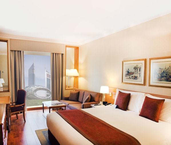 Minibar, caja de seguridad en la habitación y decoración personalizada