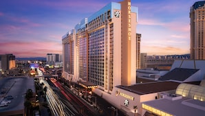 A high-rise hotel with a prominent sign reading "HORSESHOE" and a large logo. - Horseshoe Las Vegas (Las Vegas)