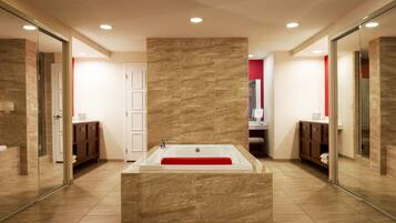 Ducha, artículos de higiene personal de diseño y secador de pelo