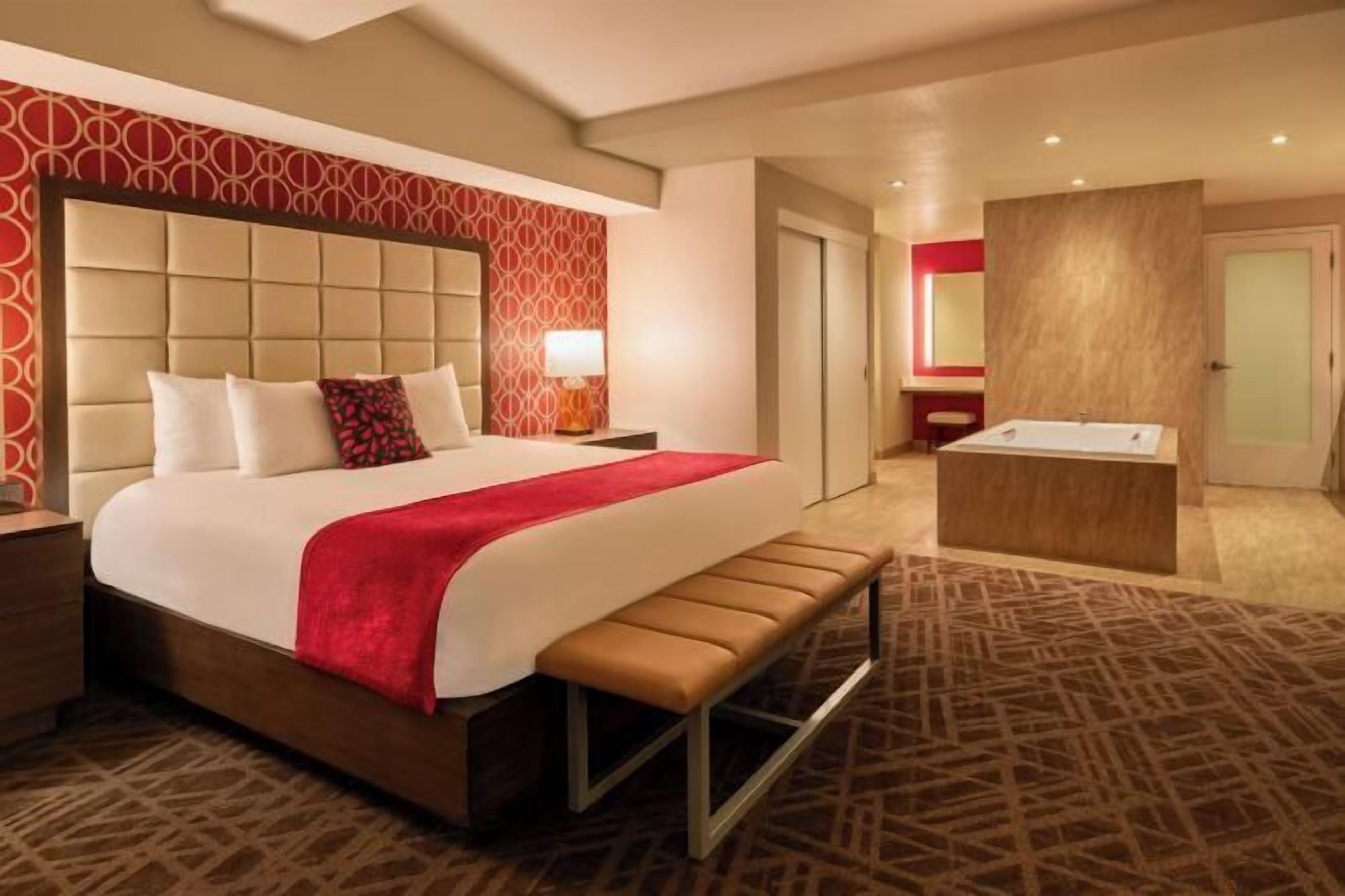 Surmatelas, coffres-forts dans les chambres, bureau, rideaux occultants