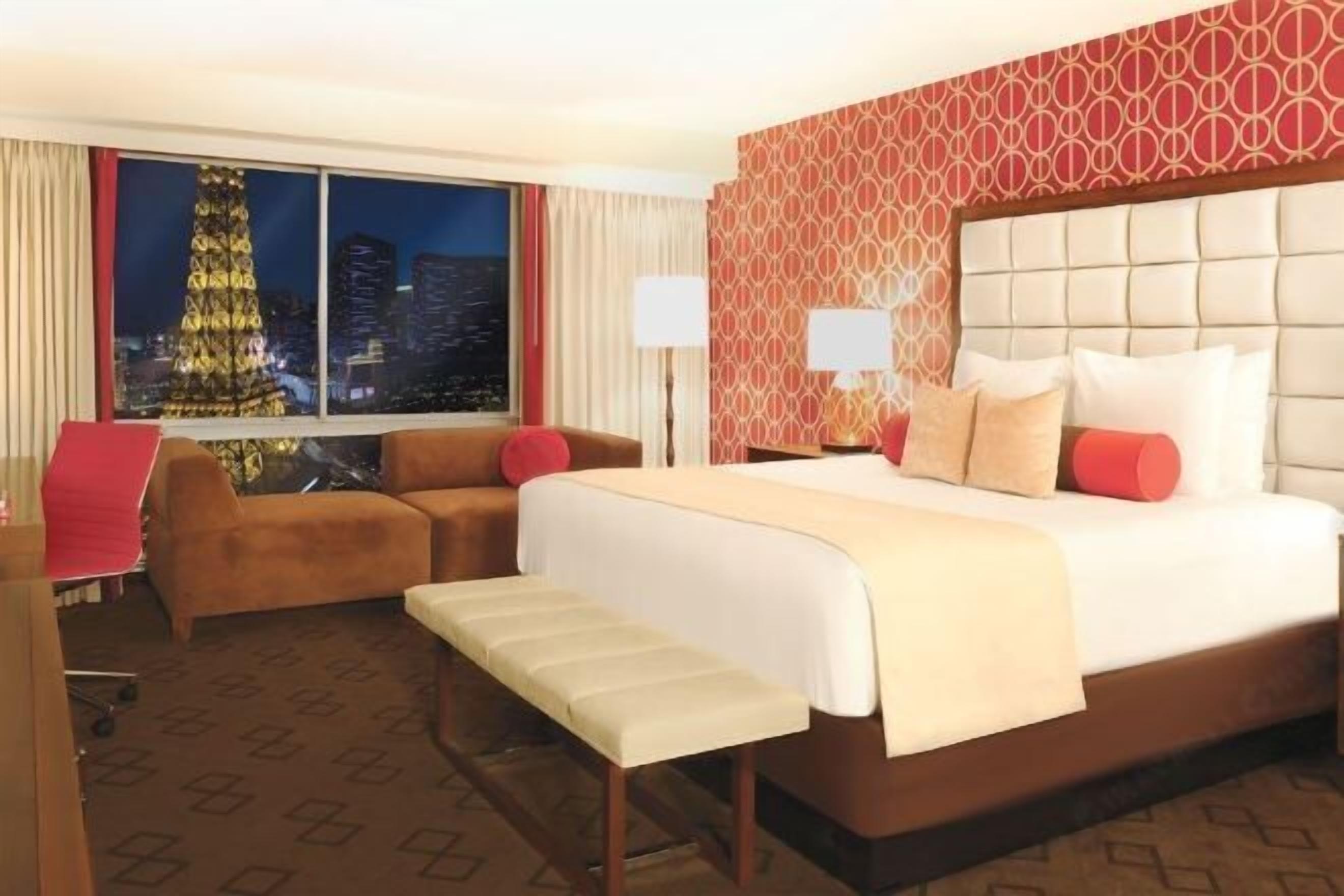 Surmatelas, coffres-forts dans les chambres, bureau, rideaux occultants