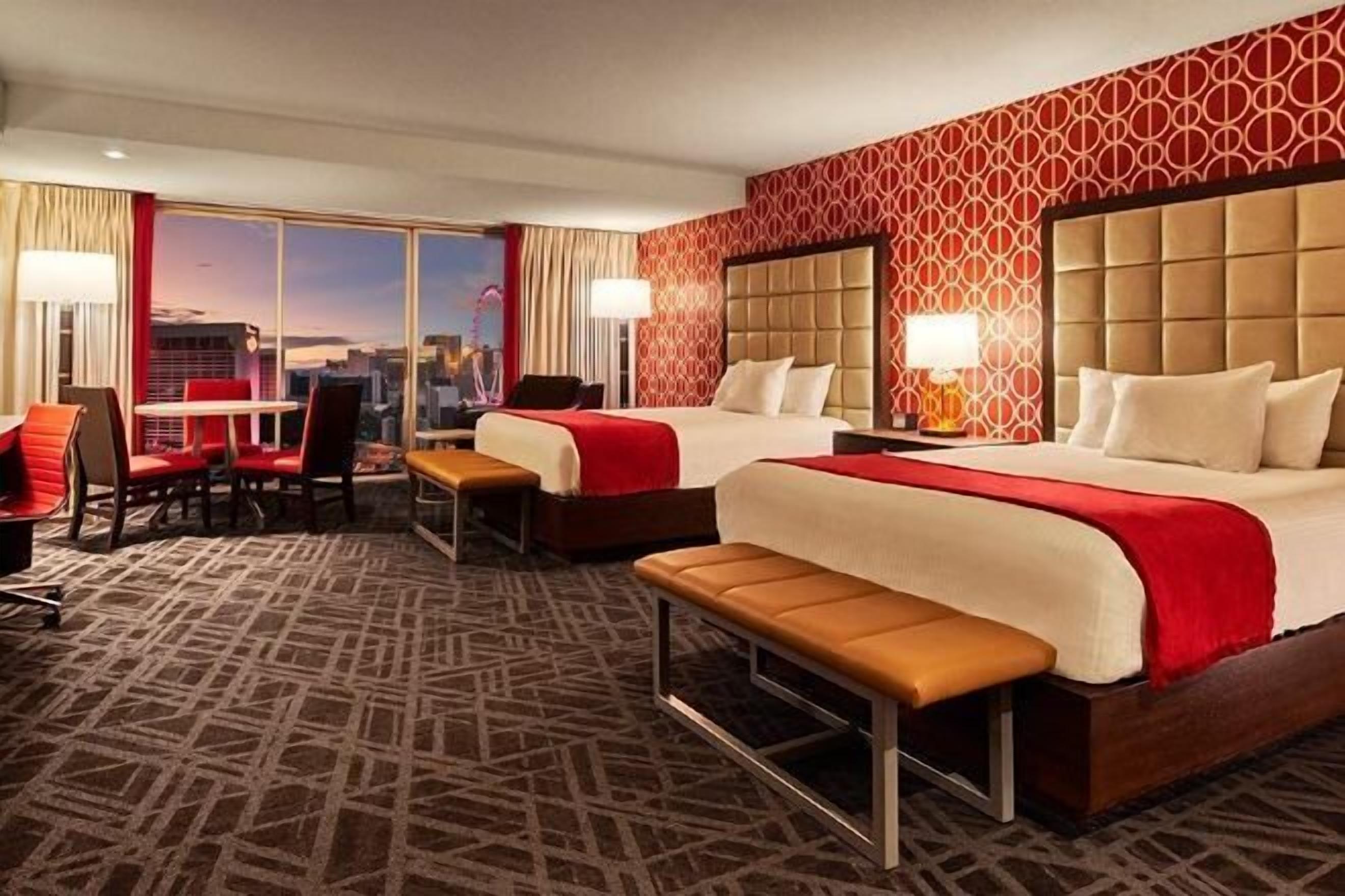 Surmatelas, coffres-forts dans les chambres, bureau, rideaux occultants