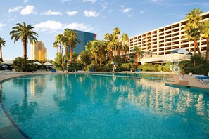 Seasonal outdoor pool, open 10:00 AM to 5:00 PM, sun loungers