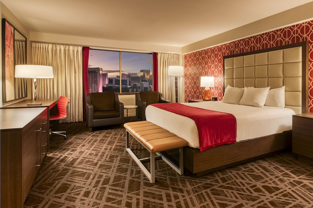 Pillowtop beds, in-room safe, desk, blackout drapes
