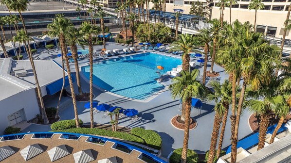 Seasonal outdoor pool, open 9:00 AM to 5:00 PM, pool loungers