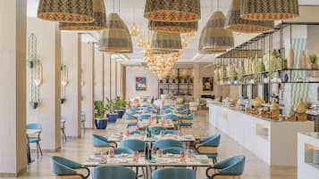 2 Restaurants, Frühstück, Mittagessen, Abendessen, französische Küche