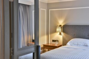 Allergikerbettwaren, Minibar, Zimmersafe, Verdunkelungsvorhänge