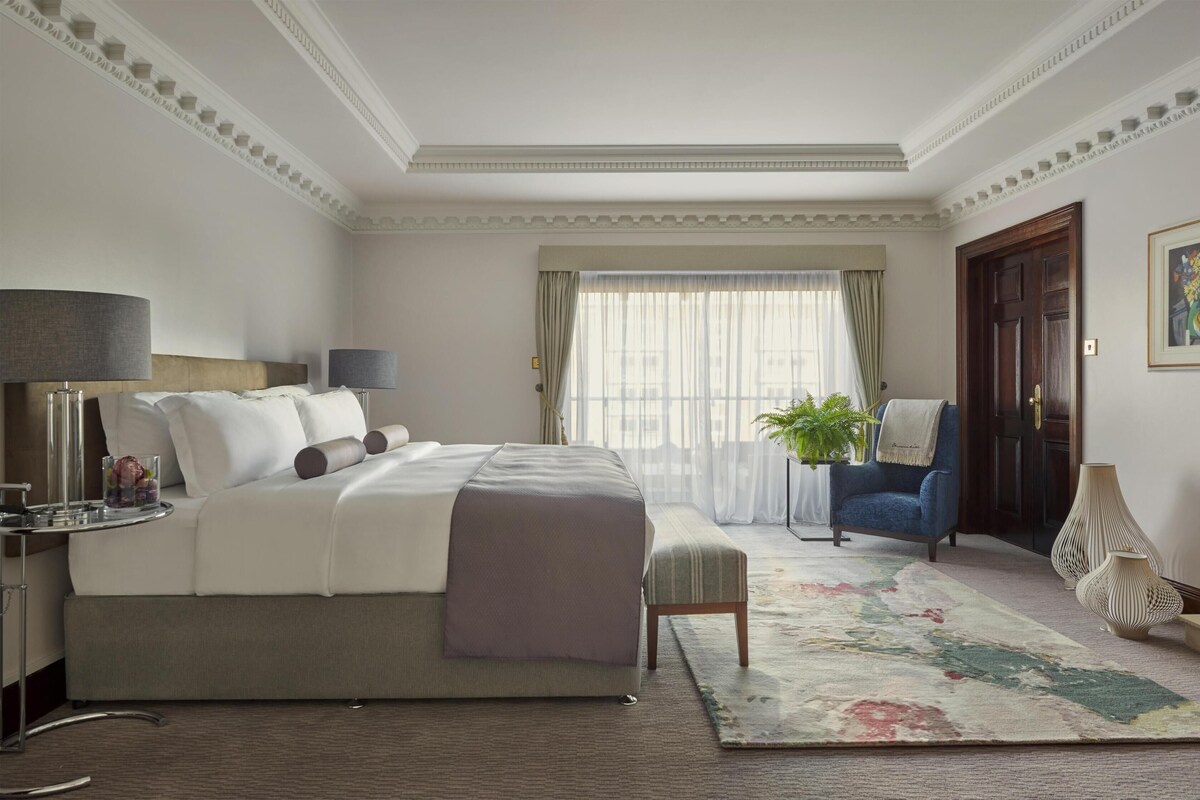 Suite (Churchill Residential) | Hypo-allergenic bedding available, minibar, in-room safe