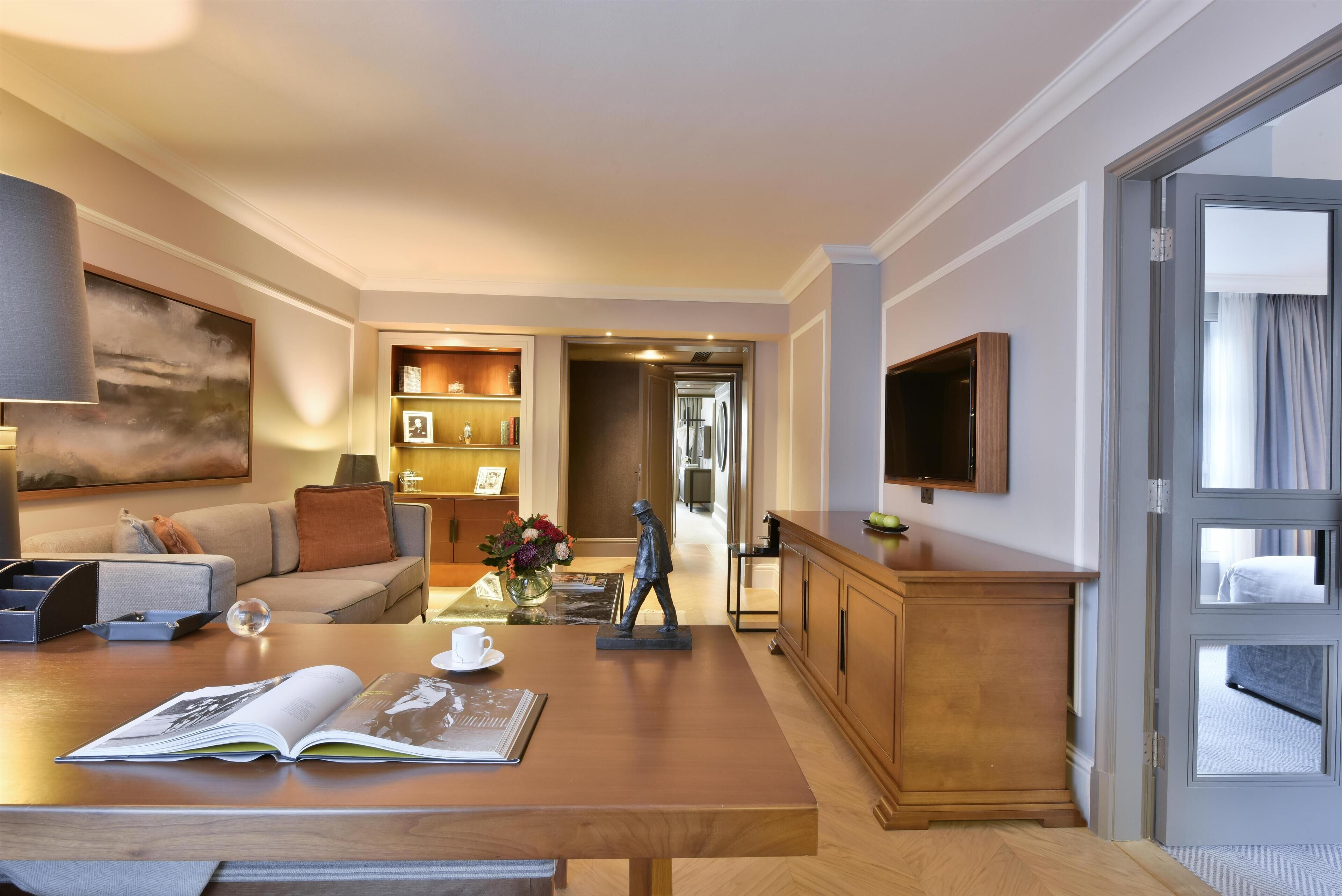 Hypo-allergenic bedding, minibar, in-room safe, blackout curtains