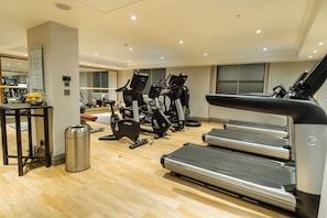 A gym with treadmills, elliptical machines, and weight equipment. - Hyatt Regency London The Churchill (London)