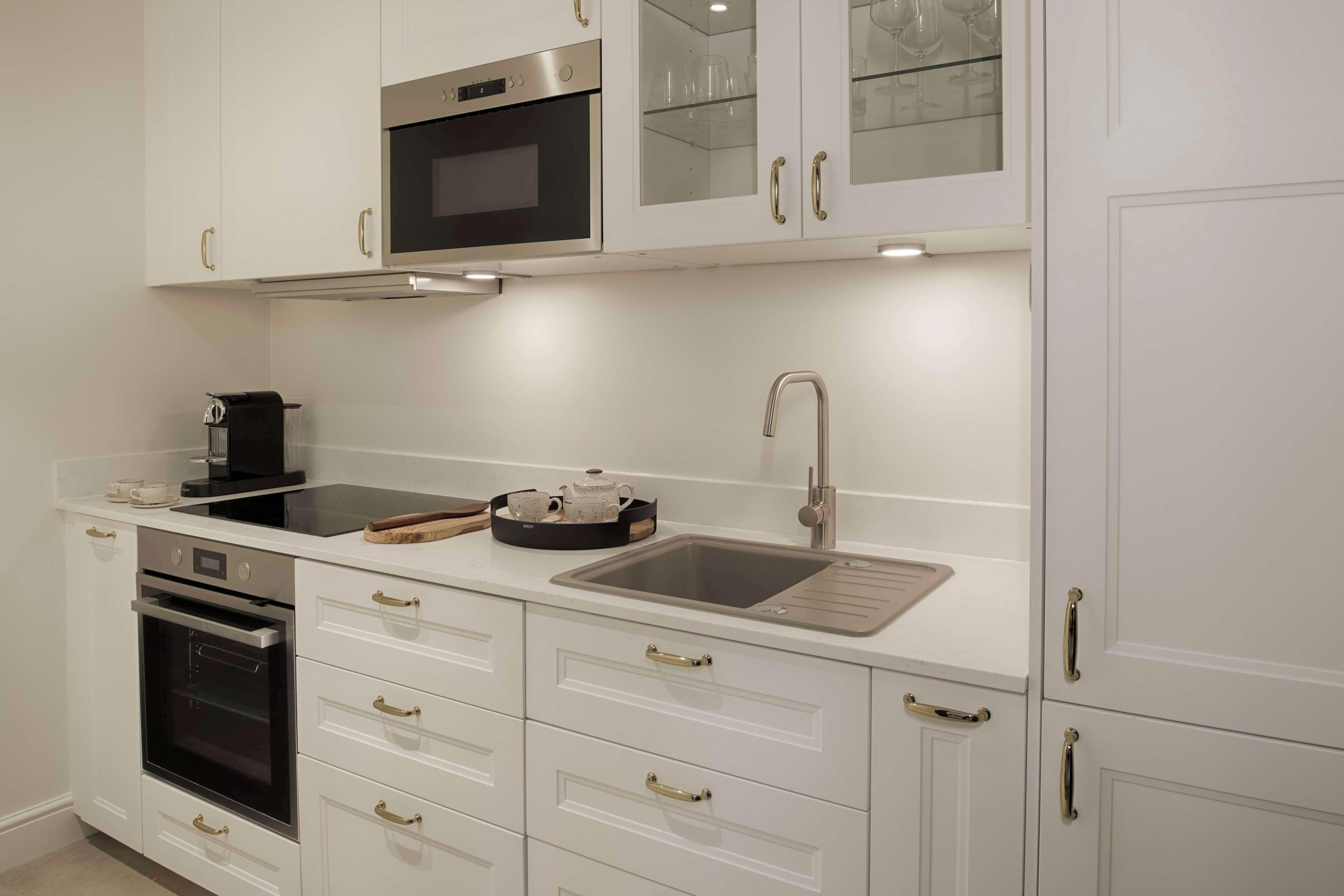 premium suite, balcony, city view | hypo-allergenic bedding, minibar, in-room safe, blackout curtains