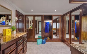 Presidential Suite - The Churchill Residence | Hypo-allergenic bedding, minibar, in-room safe, blackout drapes