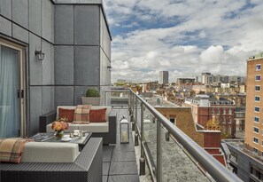Suite (Churchill Residential) | Hypo-allergenic bedding, minibar, in-room safe, blackout curtains