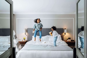 Regency, Executive Suite, 1 King Bed | Hypo-allergenic bedding, minibar, in-room safe, blackout drapes