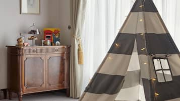 Hypo-allergenic bedding, minibar, in-room safe, blackout curtains