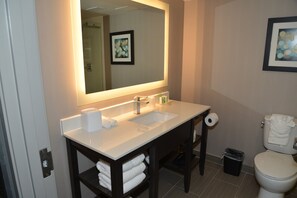 Standard Room, 2 Queen Beds | Bathroom | Combined shower/bathtub, free toiletries, hair dryer, towels - Holiday Inn Beaumont East - Medical Ctr Area by IHG (Beaumont)