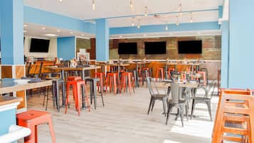 2 ristoranti, aperti a colazione, a pranzo e a cena, cucina messicana