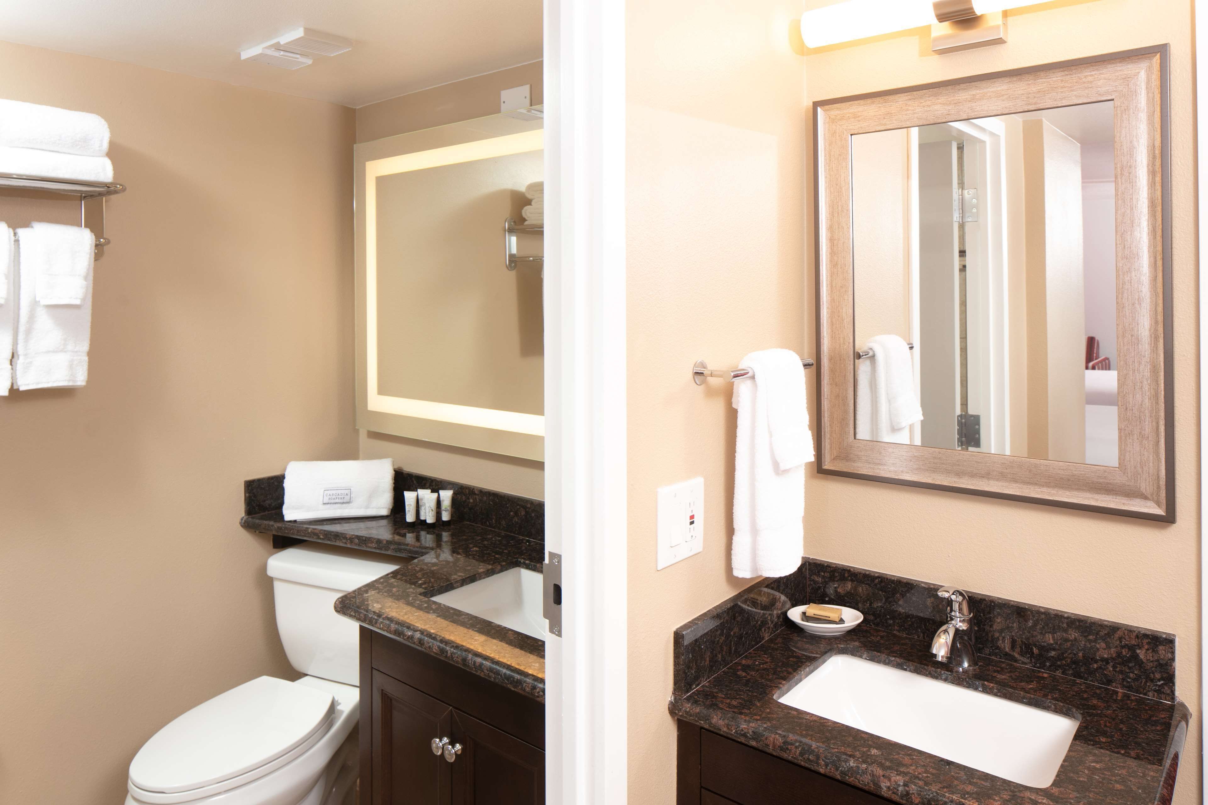 combined shower/bathtub, eco-friendly toiletries, hair dryer, towels