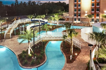 Pool amenities at Radisson Hotel Orlando Lake Buena Vista South