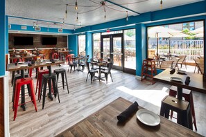 2 restaurants, breakfast, lunch, dinner served; Mexican cuisine 