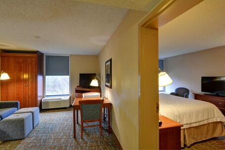 Hampton Inn Hendersonville - Image 51