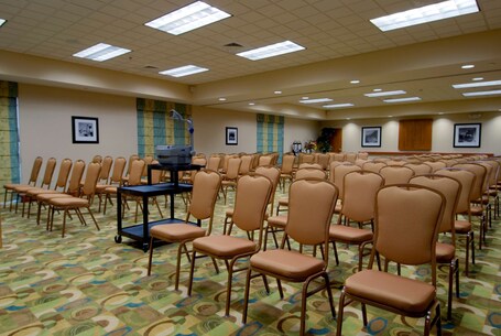 Hampton Inn Hendersonville - Image 46
