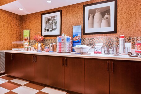Hampton Inn Hendersonville - Image 9