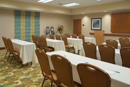Hampton Inn Hendersonville - Image 45