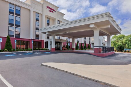 Hampton Inn Hendersonville - Image 29