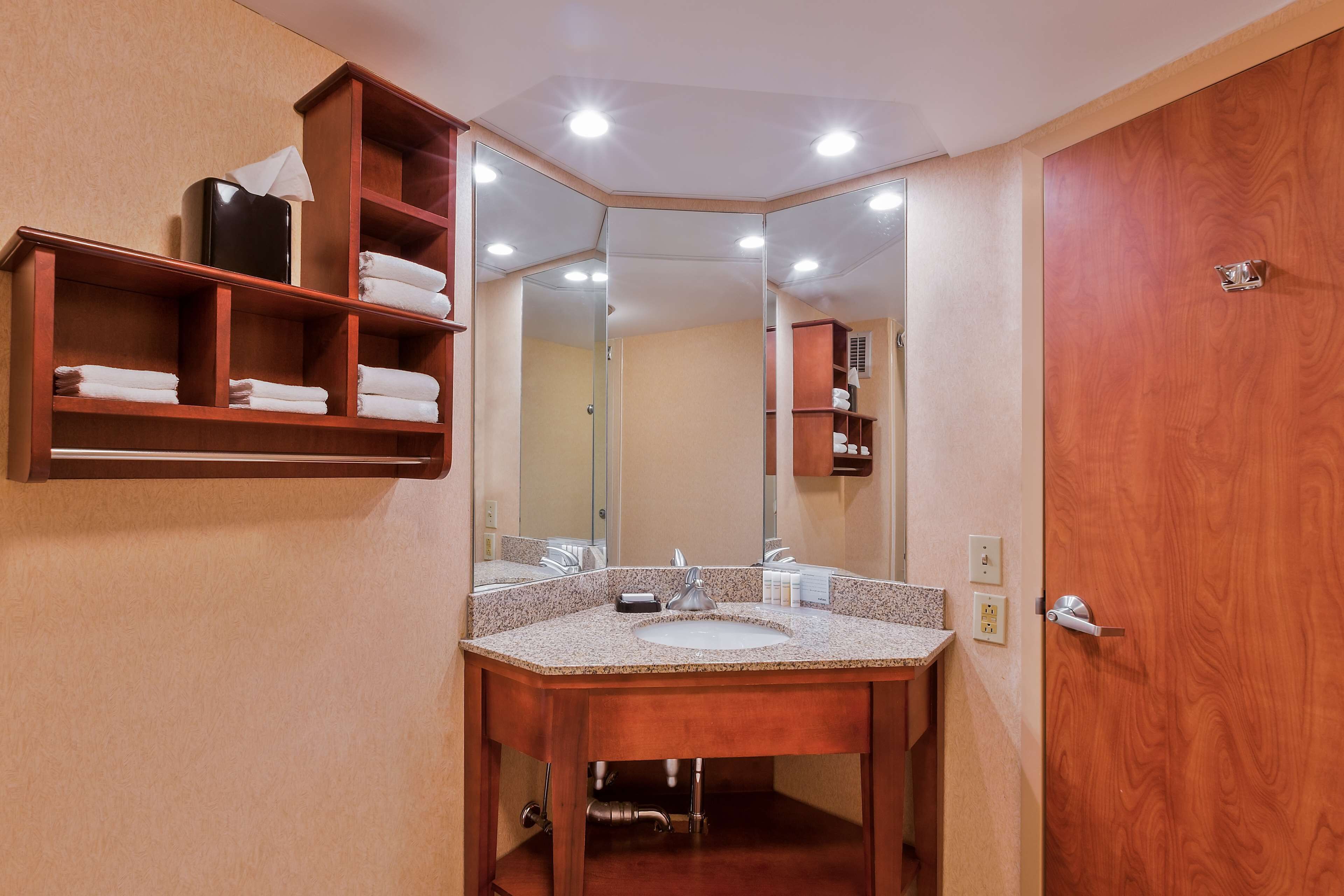 premium bedding, pillow-top beds, in-room safe, desk