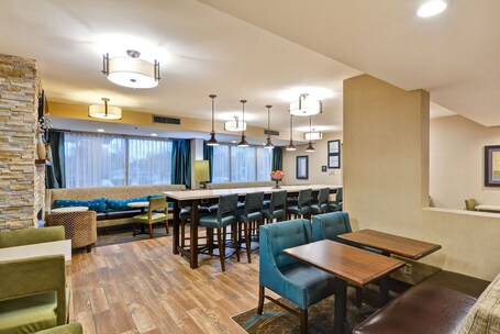 Hampton Inn Hendersonville - Image 39