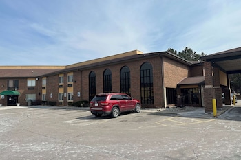 Baymont by Wyndham Flint Airport North