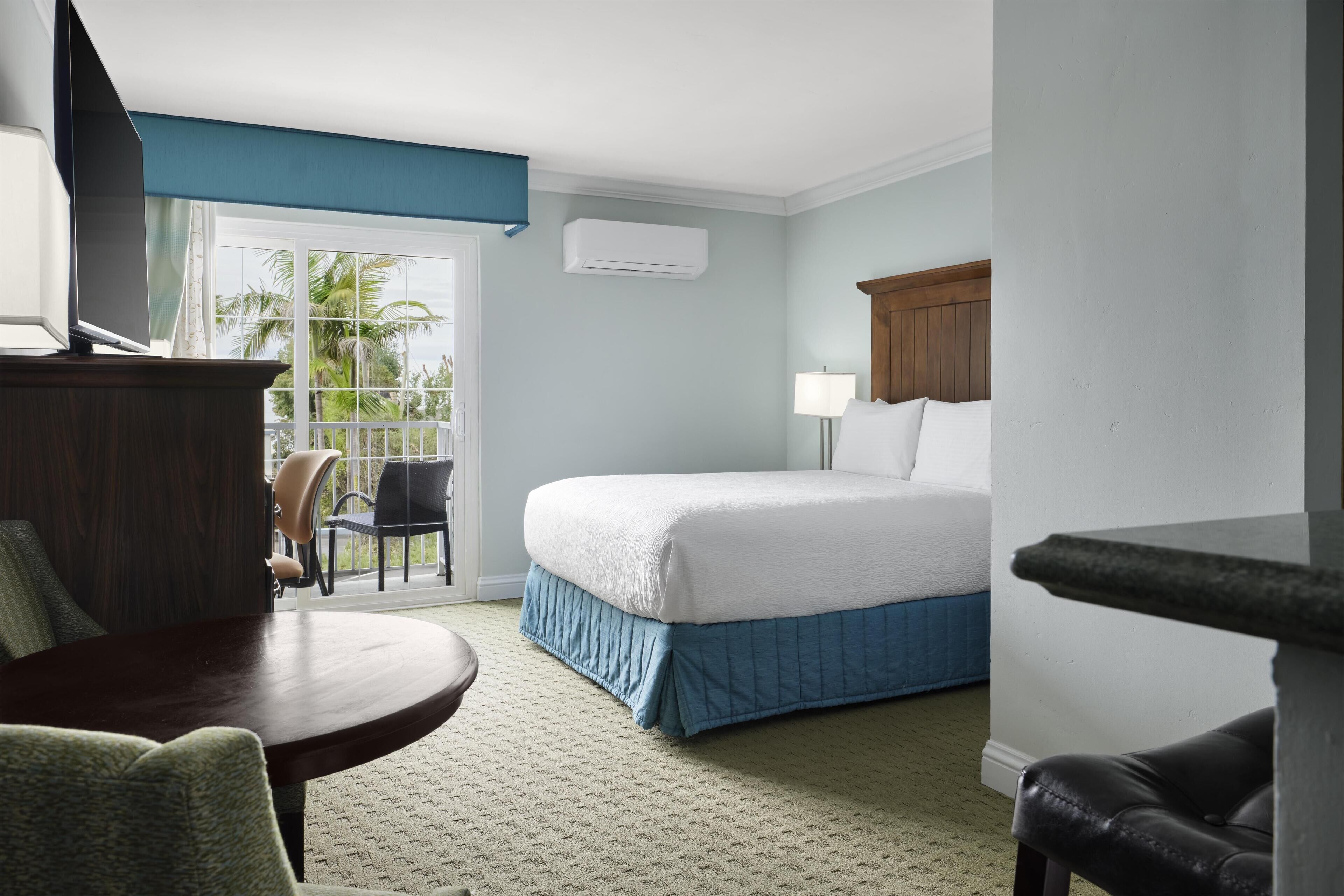 Standard Room, 1 Queen Bed, Non Smoking, Kitchenette (1st Floor) | Premium bedding, pillowtop beds, in-room safe, blackout drapes