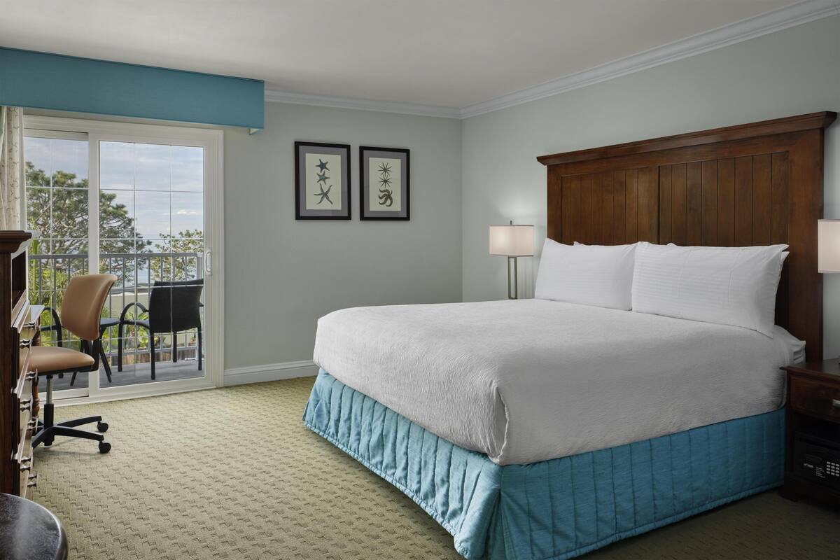 Premium bedding, pillowtop beds, in-room safe, blackout drapes