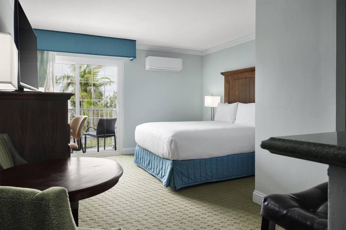 Premium bedding, pillowtop beds, in-room safe, blackout drapes
