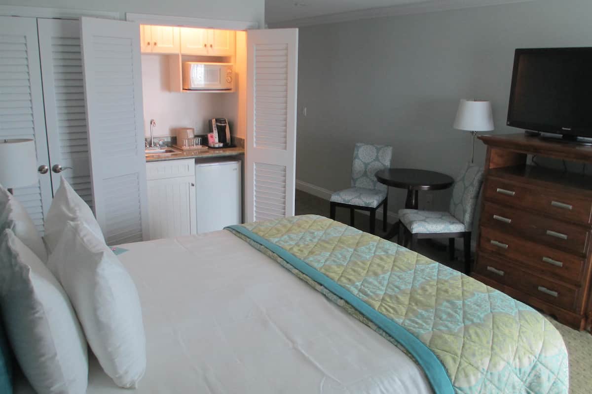 Premium bedding, pillowtop beds, in-room safe, blackout drapes